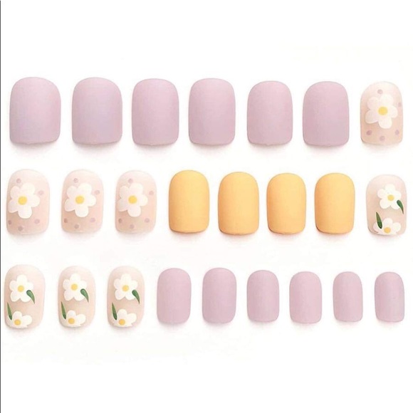 Press on nails - Picture 2 of 3